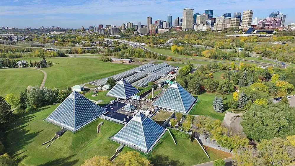 Contemporary Farmhouse Haven: Extended Stay with Modern Comforts Edmonton 0*,