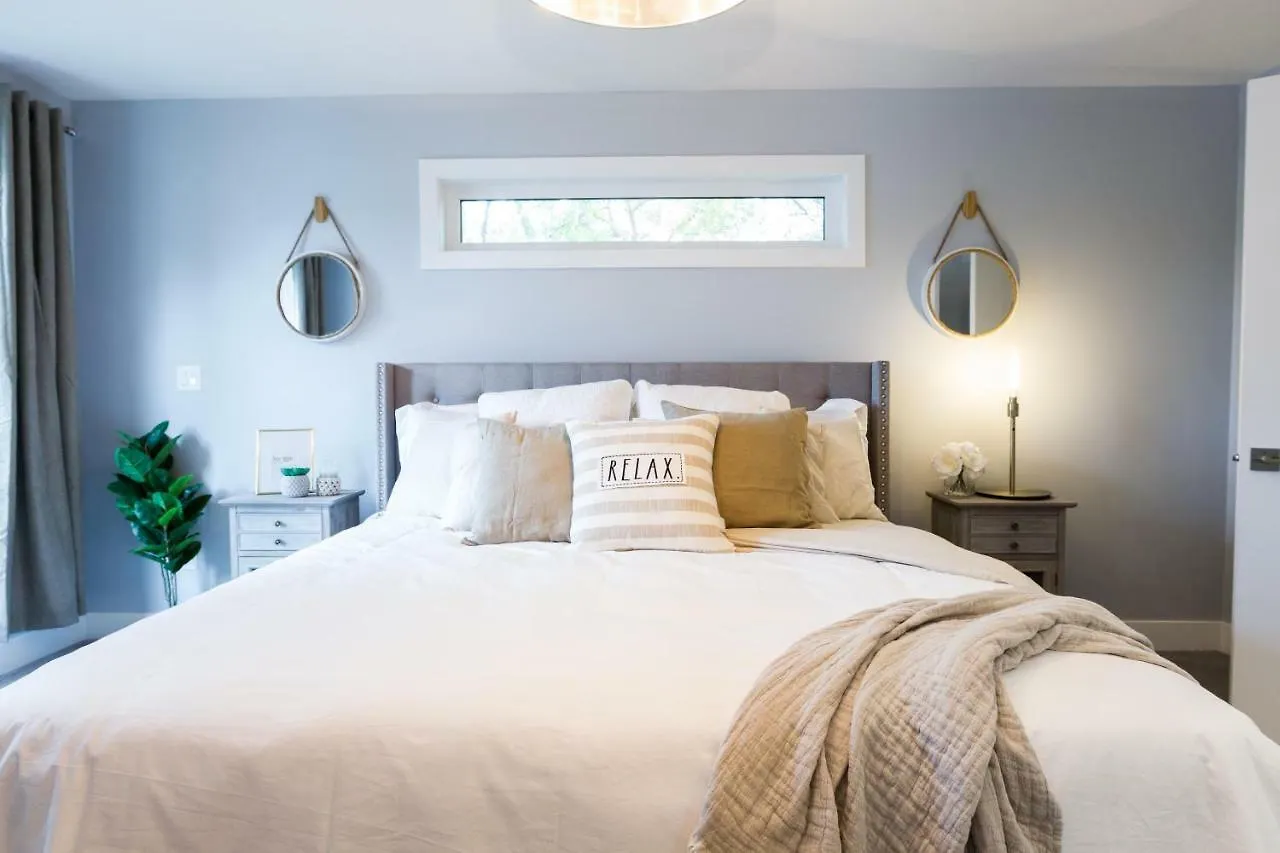 Contemporary Farmhouse Haven: Extended Stay with Modern Comforts Edmonton