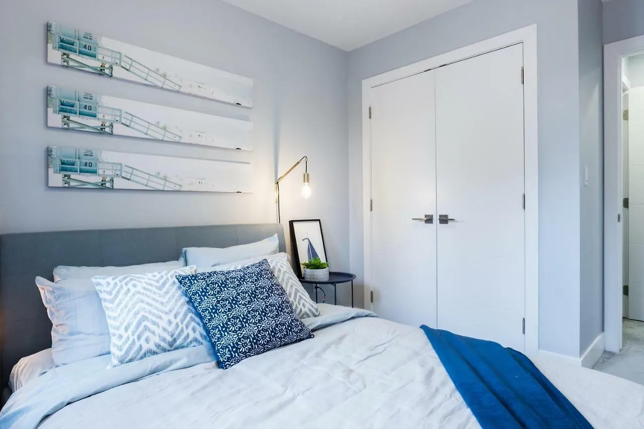 Contemporary Farmhouse Haven: Extended Stay with Modern Comforts Edmonton Holiday home