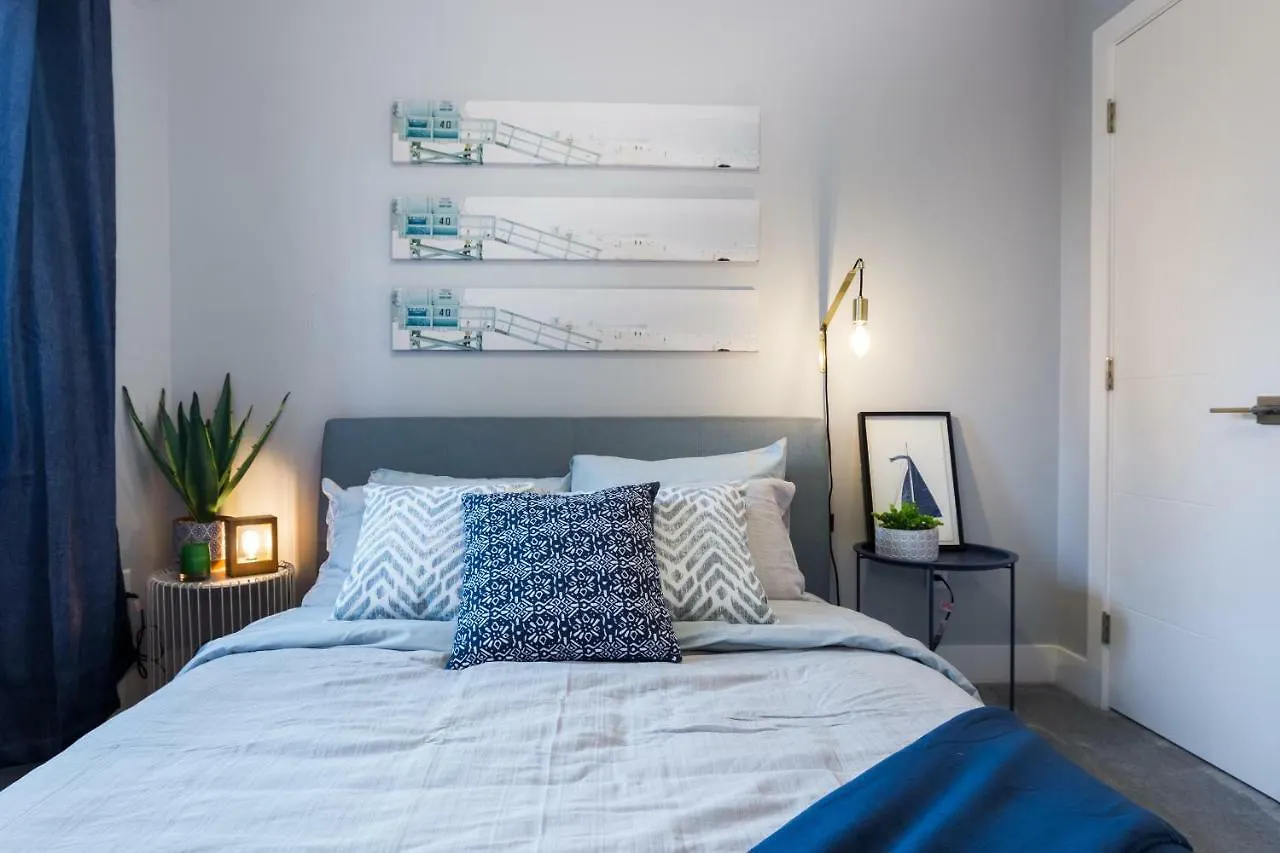 Contemporary Farmhouse Haven: Extended Stay with Modern Comforts Edmonton Canada