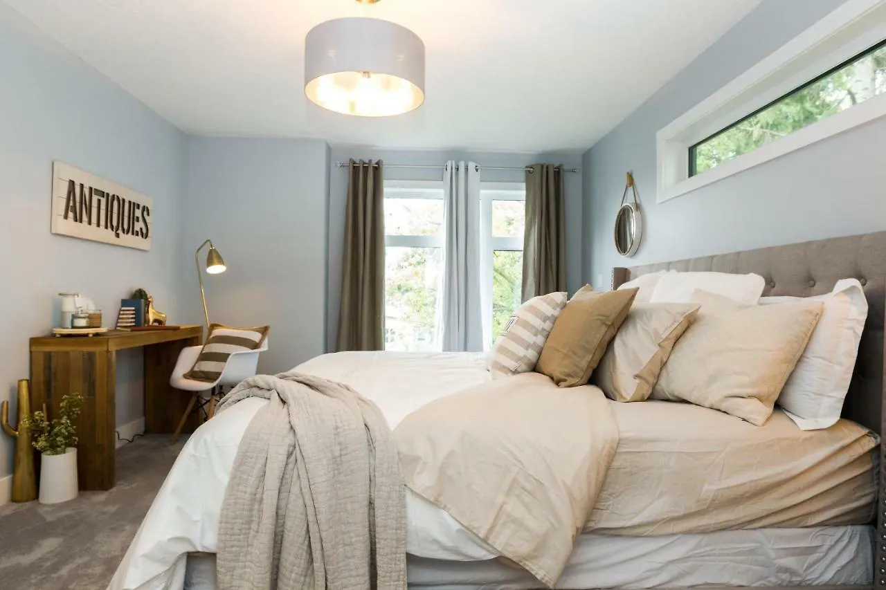 Holiday home Contemporary Farmhouse Haven: Extended Stay with Modern Comforts Edmonton
