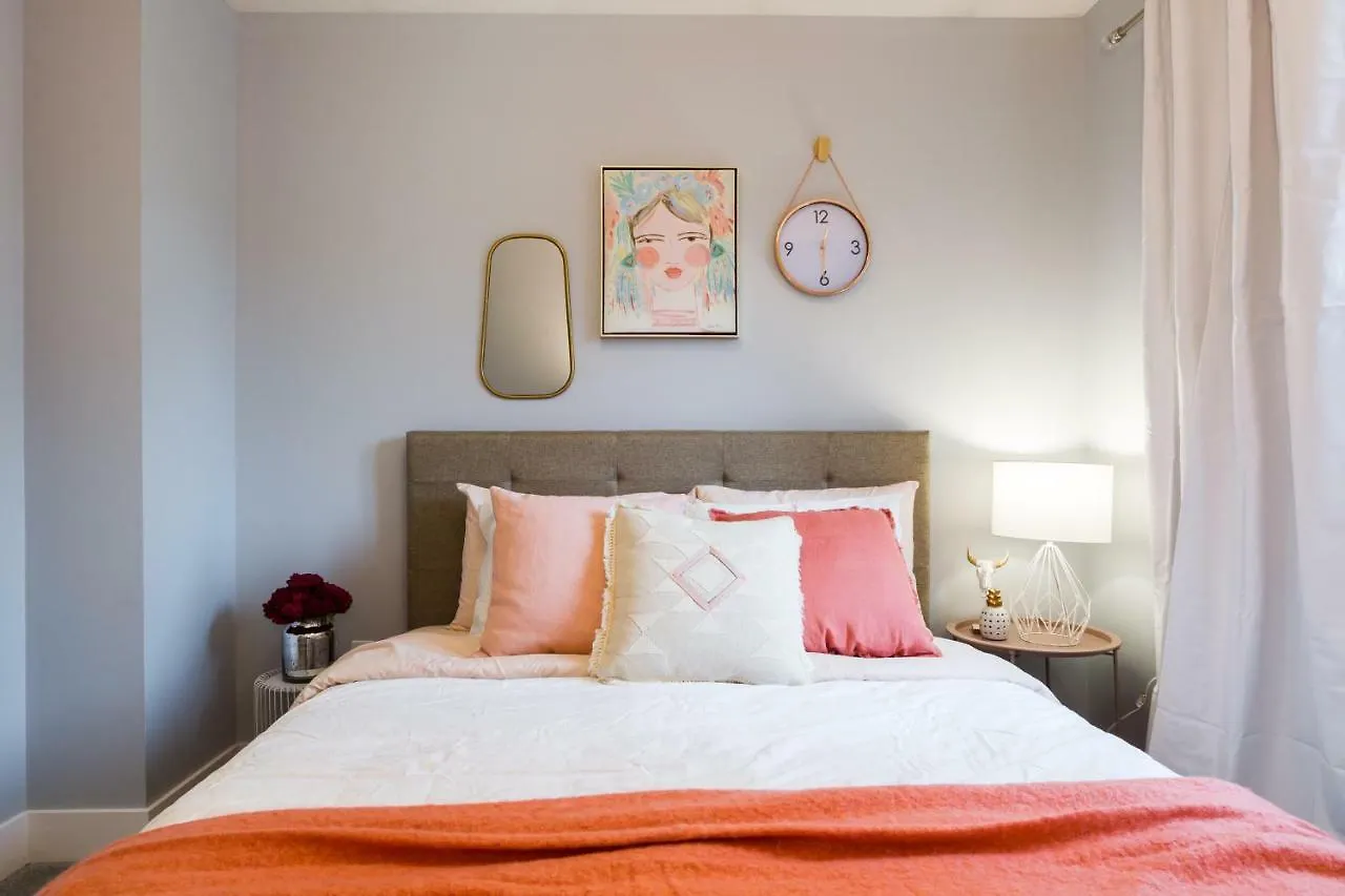 Contemporary Farmhouse Haven: Extended Stay with Modern Comforts Edmonton Canada