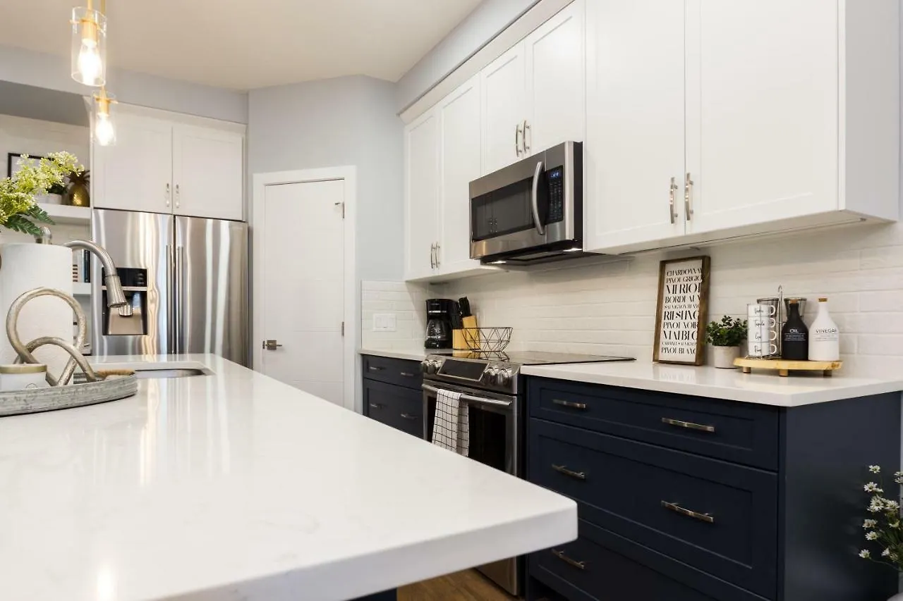 Contemporary Farmhouse Haven: Extended Stay with Modern Comforts Edmonton